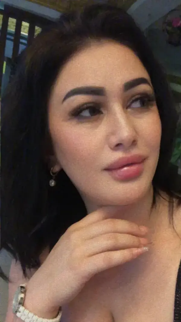 Kiara V. - VIP Adult Host in Gota